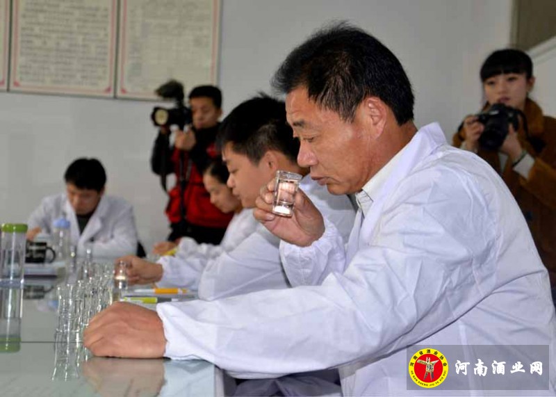 55领略专业品酒师的风采