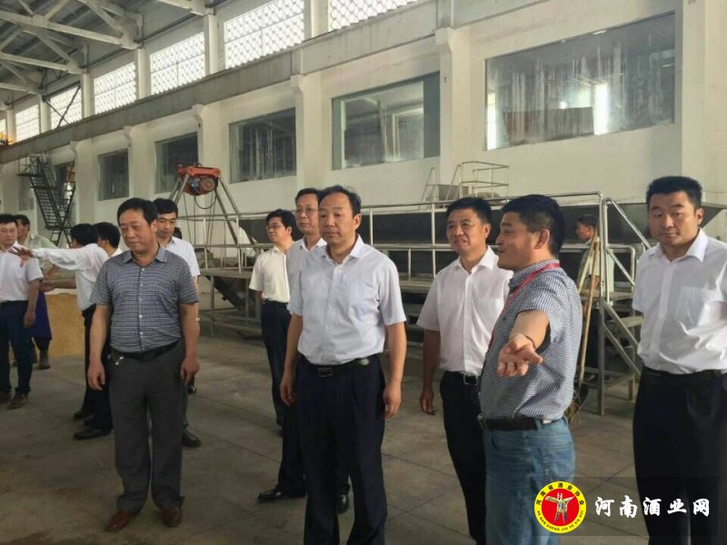 省工商银行行长姚虎视察企业