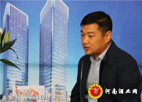 张建设接受媒体采访