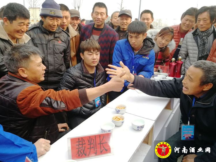 首页 资讯 新闻 新闻播报 正文  大约上午十点半的时候,划拳比赛正式