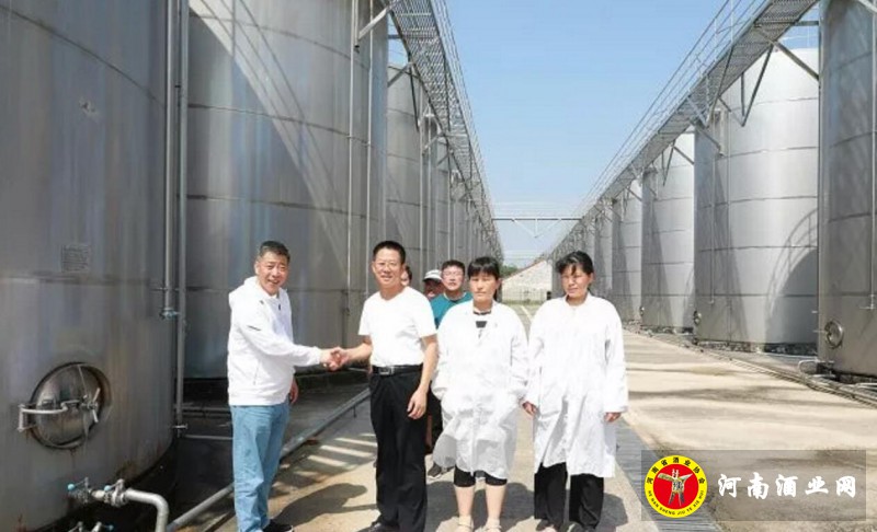 月  日,河南林河酒业有限公司董事长刘卫军深入生产